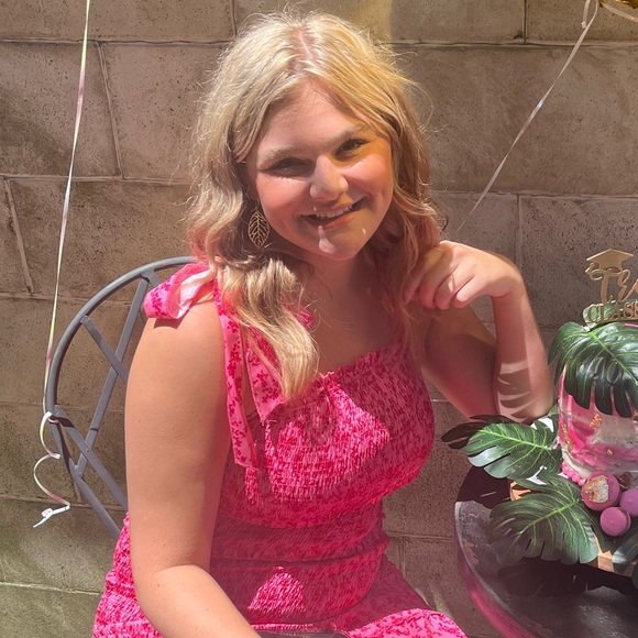 Meet your Posher, Trinity - Picture 1 of 1